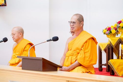 ภาพ No.252294:วันที่ 4-5 ตุลาคม พ.ศ. 2568  วัดพระธรรมกายแคลิฟอร์เนีย ประเทศสหรัฐอเมริกา ได้จัดพิธีตัดปอยผม โดยคณะสงฆ์ ญาติ ๆ และสาธุชน ให้กับนาคธรรมทายาท 8 ท่าน และได้จัดพิธีบรรพชา-อุปสมบท ฉลองพิธีทอดกฐินบรมจักรพรรดิ สร้างอุโบสถ 82 ปี บูชาธรรมหลวงพ่อธัมมชโย