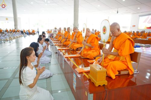 ภาพ No.247440:วันจันทร์ที่ 22 กันยายน พ.ศ. 2568 (วันพระ แรม 15 ค่ำ เดือน 10) พิธีบุพเปตพลี ครั้งที่ 170 ร่วมอุทิศบุญแด่หมู่ญาติที่ล่วงลับไปแล้ว และสืบทอดอายุพระพุทธศาสนา ณ หอฉันคุณยายอาจารย์ฯ วัดพระธรรมกาย