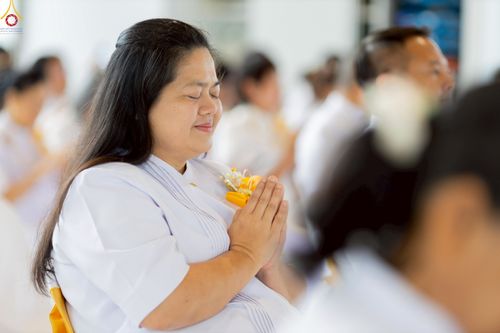 ภาพ No.239450:วันอาทิตย์ที่ 17 สิงหาคม พ.ศ. 2568 พิธีกดปุ่มอัญเชิญรูปเหมือน พระมงคลเทพมุนี (สด จันทสโร)  ณ มหาวิหารแก้วพระมงคลเทพมุนี  ศูนย์ปฏิบัติธรรมแก้วเมืองเลย