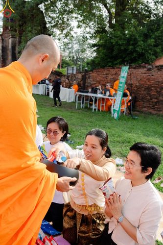ภาพ No.138583:พิธีตักบาตร วัดราชบูรณะ จ.พระนครศรีอยุธยา วันที่ 25 พฤษภาคม พ.ศ.2567