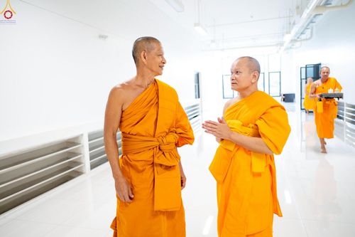 ภาพ No.242779:วันที่ 29-31 สิงหาคม พ.ศ. 2568 องค์กรภาคีเครือข่าย “บวร” (บ้าน-วัด-โรงเรียน-ราชการ) อ.คลองหลวง จัดบวชอุบาสิกาแก้ว ถวายพระราชกุศลแด่สมเด็จพระพันปีหลวง - กตัญญูบูชาแด่ผู้มีพระคุณ