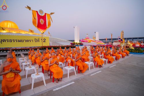 ภาพ No.122031:พิธีจุดประทีปถวายเป็นพุทธบูชา และบูชาธรรมมหาปูชนียาจารย์ พระมงคลเทพมุนี(สด จนฺทสโร) ในโครงการธรรมยาตรา กตัญญูบูชา มหาปูชนียาจารย์ พระมงคลเทพมุนี(สด จนฺทสโร) พระผู้ปราบมาร อนุสรณ์สถาน 7 แห่ง ปีที่ 12 วันที่ 31 มกราคม พ.ศ. 2567 ณ วัดพระธรรมกาย จ.ปทุมธานี