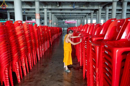 ภาพ No.220832:วันที่ 24-25 เมษายน พ.ศ. 2568 การเก็บงาน ผ้ารับประเคน ผ้าระบาย โต๊ะ เก้าอี้  ภายหลังงานวันคุ้มครองโลก ณ วัดพระธรรมกาย