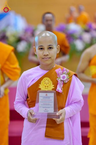 ภาพ No.232209:วันอาทิตย์ที่ 6 กรกฏาคม พ.ศ. 2568 พิธีมอบโล่เกียรติคุณ สวดธัมมจักกัปปวัตตนสูตร และรางวัลโครงการผู้นำแสงสว่างออนไลน์ ณ ห้องแก้วสารพัดนึก1 สภาธรรมกายสากล วัดพระธรรมกาย