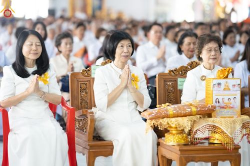 ภาพ No.162786:โครงการกฐินสามัคคีทั่วไทย 30,000 วัด บูชาธรรม 80 ปี หลวงพ่อธัมมชโย โดย คณะศิษยานุศิษย์วัดพระธรรมกาย ณ วัดโบสถ์บน จ.นนทบุรี วันที่ 19 ตุลาคม พ.ศ. 2567