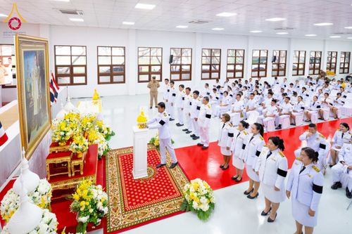 ภาพ No.276072:วันที่ 5 ธันวาคม พ.ศ. 2568 พสกนิกรอำเภอคลองหลวง พร้อมใจบำเพ็ญกุศลอุทิศถวาย “ในหลวงรัชกาลที่ 9” น้อมรำลึกในพระมหากรุณาธิคุณ เนื่องในวันคล้ายวันพระบรมราชสมภพ วันชาติ และวันพ่อแห่งชาติ ณ อาคารปลูกศรัทธา 2 วัดพระธรรมกาย อำเภอคลองหลวง จังหวัดปทุมธานี