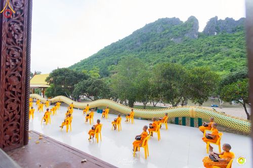 ภาพ No.222205:วันที่ 26-27 เมษายน พ.ศ. 2568 ศูนย์ปฏิบัติธรรมสวนผึ้ง ร่วมกับ ธุดงค์คสถานประจวบคีรีขันธ์ และวัดอ่าวน้อย  จัดกิจกรรมเดินธรรมยาตรา ตักบาตรข้าวสารอาหารแห้ง และจุดประทีปถวายเป็นพุทธบูชา ณ วัดอ่าวน้อย จ.ประจวบคีรีขันธ์