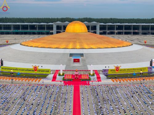 ภาพ No.160478:พิธีปลูกต้นทรัพย์บานชื่น ณ ลานธรรม พระมหาธรรมกายเจดีย์ วัดพระธรรมกาย จ.ปทุมธานี วันพฤหัสบดีที่ 10 ตุลาคม พ.ศ. 2567