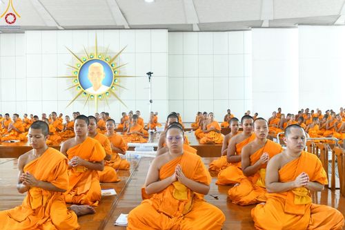 ภาพ No.165836:พิธีถวายภัตตาหารเมนูสวรรค์ วันที่ 26 ตุลาคม พ.ศ. 2567 ณ หอฉันคุณยายอาจารย์ฯ วัดพระธรรมกาย