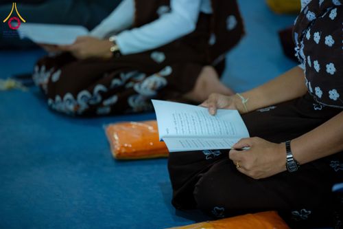 ภาพ No.143733:พิธีถวายผ้าไตร, สวดธรรมจักร, ปฏิบัติธรรม และฟังแสดงพระธรรมเทศนา ภาษาเมียนมา โดยมีสาธุชนชาวเมียนมากว่า 4,000 คน เข้าร่วมพิธี ณ มหารัตนวิหารคด วัดพระธรรมกาย วันอาทิตย์ที่ 7 กรกฎาคม พ.ศ. 2567