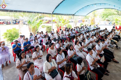 ภาพ No.131872:พิธีถวายสังฆทาน 323 วัด 4 จังหวัดชายแดนภาคใต้ ปีที่ 20 ครั้งที่ 167 และ พิธีมอบกองทุนหนุนแรงใจช่วยครูใต้ ปีที่ 17 ครั้งที่ 132 วันเสาร์ที่ 23 มีนาคม พ.ศ. 2567 ณ วัดมุจลินทวาปีวิหารพระอารามหลวง อ.หนองจิก จ.ปัตตานี