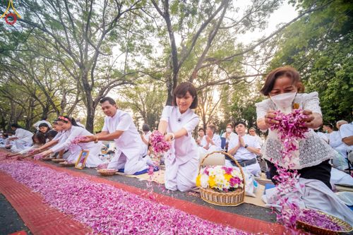 ภาพ No.120072:พิธีต้อนรับพระธรรมยาตรา ในโครงการธรรมยาตรา กตัญญูบูชา มหาปูชนียาจารย์ พระมงคลเทพมุนี(สด จนฺทสโร) พระผู้ปราบมาร อนุสรณ์สถาน 7 แห่ง ปีที่ 12 วันที่ 28 มกราคม พ.ศ. 2567 ณ วัดพระธรรมกาย จ.ปทุมธานี
