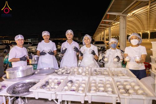 ภาพ No.305210:วันที่ 29 มกราคม พ.ศ. 2569 พิธีถวายภัตตาหารเป็นสังฆทาน แด่พระธรรมยาตรา ณ วัดพระธรรมกาย  จังหวัดปทุมธานี ในโครงการธรรมยาตรา กตัญญูบูชา มหาปูชนียาจารย์ พระมงคลเทพมุนี(สด จนฺทสโร) พระผู้ปราบมาร อนุสรณ์สถาน 7 แห่ง ปีที่ 14