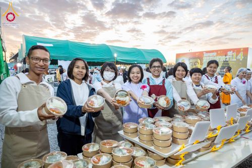 ภาพ No.301007:วันที่ 23 มกราคม พ.ศ. 2569 พิธีถวายภัตตาหารเป็นสังฆทาน แด่พระธรรมยาตรา ณ อนุสรณ์สถานบางปลา วัดบางปลา อำเภอบางเลน จังหวัดนครปฐม ในโครงการธรรมยาตรา กตัญญูบูชา มหาปูชนียาจารย์ พระมงคลเทพมุนี(สด จนฺทสโร) พระผู้ปราบมาร อนุสรณ์สถาน 7 แห่ง ปีที่ 14