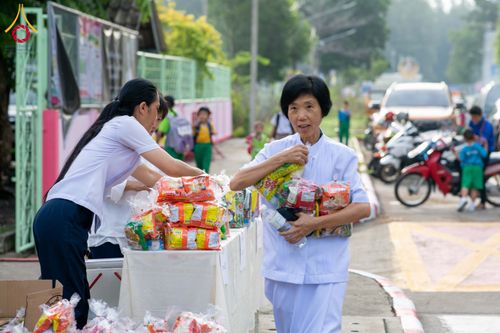 ภาพ No.342529:วันที่ 5 สิงหาคม พ.ศ. 2569  กิจกรรมตักบาตรโครงการรักความดี เพื่อเผยแผ่งานพระพุทธศาสนา  ศูนย์คมนาคม วัดพระธรรมกาย ณ โรงเรียนสังข์อ่ำ อ.คลองหลวง จ.ปทุมธานี