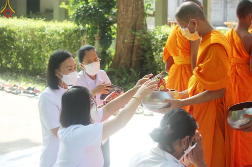 ภาพ No.46006:ประมวลภาพพิธีตักบาตร โครงการบรรพชาสามเณรฟื้นฟูพระพุทธศาสนาทั่วไทย ณ ณ ธุดงคสถานจันทปุระ