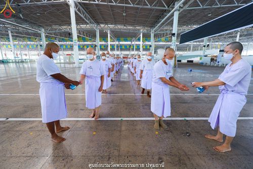 ภาพ No.40010:พิธีตัดปอยผม ปลงผม ขอขมารับผ้าไตรและพิธีบรรพชา ในโครงการอุปสมบท บูชาธรรมมหาปูชนียาจารย์ ประจำปี 2564 ชุดที่ 8