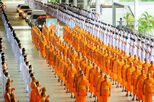ภาพ No.48495:ประมวลภาพพิธีรับร่างนักสร้างบารมี พระเดชพระคุณพระสุธรรมญาณวิเทศ วิ. (สุธรรม สุธมฺโม)