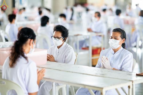 ภาพ No.49424:ประมวลภาพสาธุชนร่วมรับบุญ แกะถ่าน Led วันที่ 10 สิงหาคม พ.ศ. 2565 ณ วัดพระธรรมกาย