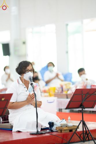 ภาพ No.45369:ประมวลภาพพิธีตักบาตรสามเณรใหม่ โครงการบรรพชาสามเณรฟื้นฟูพระพุทธศาสนาทั่วไทย ณ ศูนย์อบรมเยาวชนนครปฐม