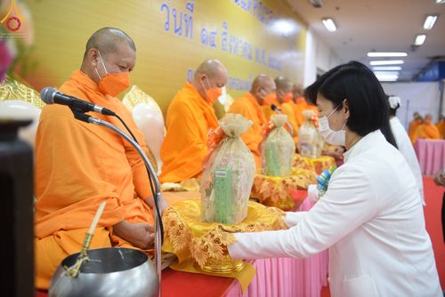 ภาพ No.49782:ประมวลภาพพิธีสักการะรูปหล่อพระมงคลเทพมุนี หลวงปู่วัดปากน้ำ ณ ห้างทวีกิจคอมเพล็กซ์ อ.เมือง จ.สระบุรี