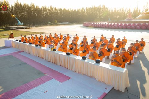 ภาพ No.41035:พิธีตัดปอยผม ปลงผม ขอขมารับผ้าไตรและพิธีบรรพชา ในโครงการอุปสมบท บูชาธรรมมหาปูชนียาจารย์ ประจำปี 2564 ชุดที่ 19