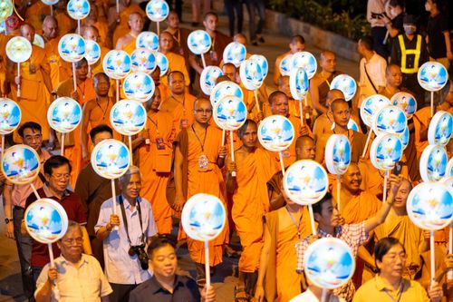 ภาพ No.46216:ประมวลภาพกิจกรรมเฉลิมฉลองวันวิสาขบูชานานาชาติ ณ วัดบ่าหว่าง ประเทศเวียดนาม