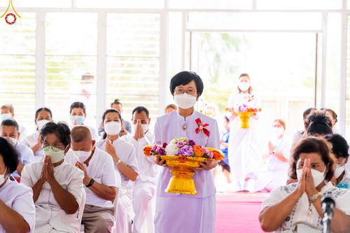 ภาพ No.45963:ประมวลภาพพิธีตักบาตร โครงการบรรพชาสามเณรฟื้นฟูพระพุทธศาสนาทั่วไทย ณ ศูนย์ปฏิบัติธรรมสมุทรปราการบางบ่อ 