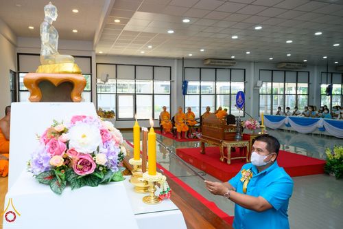 ภาพ No.53244:ประมวลภาพพิธีทำบุญ และฟังเทศน์ บทพระธรรมเทศนาเฉลิมพระธรรมบารมีใน “อุภินนมัตถจรกถา” เนื่องในโอกาสมหามงคลเฉลิมพระชนมพรรษา 90 พรรษา สมเด็จพระนางเจ้าสิริกิติ์ พระบรมราชินีนาถ พระบรมราชชนนีพันปีหลวง