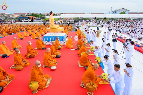 ภาพ No.49485:ประมวลภาพพิธีตักบาตรพระสงฆ์ 1,091 รูป เนื่องในวันแม่แห่งชาติ ณ ตลาดจัมโบ้ ชุดที่ 1