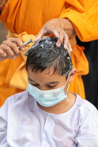 ภาพ No.44554:ประมวลภาพพิธีปลงผม โครงการบรรพชาสามเณรฟื้นฟูพระพุทธศาสนาทั่วไทย ณ อนุสรณ์สถานมหาวิหารพระมงคลเทพมุนี