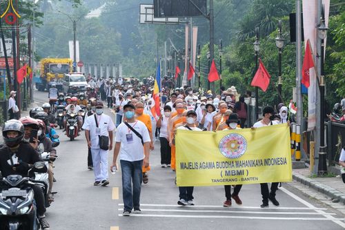 ภาพ No.46377:ประมวลภาพขบวนรถบุปผชาติ อัญเชิญน้ำและไฟศักดิ์สิทธิ์ ณ ประเทศอินโดนีเซีย