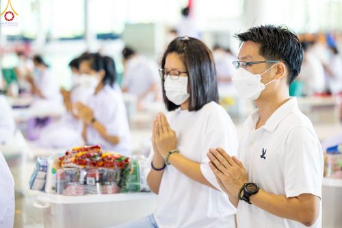 ภาพ No.52246:ประมวลภาพพิธีตักบาตรข้าวสารอาหารแห้ง (วันอาทิตย์ต้นเดือนตุลาคม) ณ บ้านแก้วเรือนทองคุณยายฯ วัดพระธรรมกาย