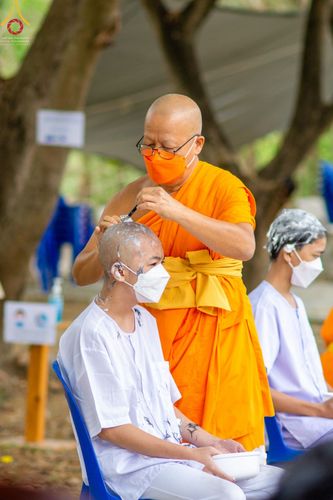 ภาพ No.43898:ประมวลภาพพิธีปลงผมธรรมทายาท โครงการบรรพชาสามเณรฟื้นฟูพระพุทธศาสนาทั่วไทย ณ ศูนย์อบรมเยาวชนนครปฐม