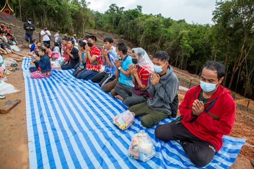 ภาพ No.50623:ประมวลภาพพิธีตักบาตร ณ วัดแม่แพ จ.แม่ฮ่องสอน เนื่องในวันธรรมชัย