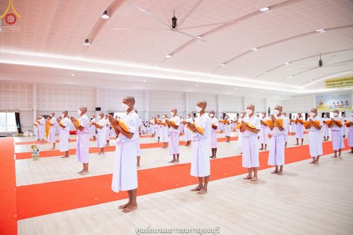 ภาพ No.40862:พิธีตัดปอยผม ปลงผม ขอขมารับผ้าไตรและพิธีบรรพชา ในโครงการอุปสมบท บูชาธรรมมหาปูชนียาจารย์ ประจำปี 2564 ชุดที่ 17