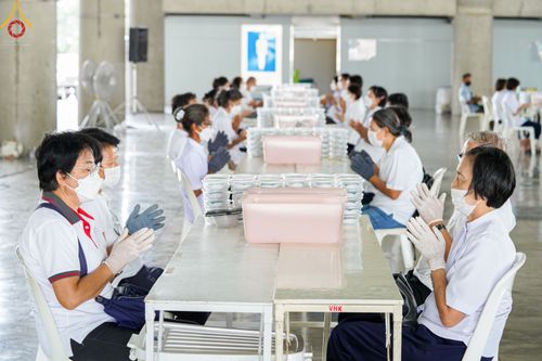 ภาพ No.49429:ประมวลภาพสาธุชนร่วมรับบุญ แกะถ่าน Led วันที่ 10 สิงหาคม พ.ศ. 2565 ณ วัดพระธรรมกาย