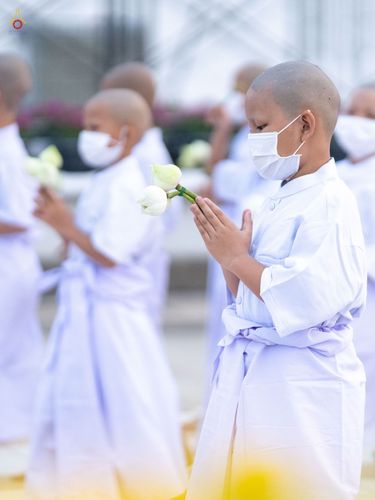 ภาพ No.44208:ประมวลภาพพิธีเวียนประทักษิณ, พิธีวันทาพระมหาธรรมกายเจดีย์ และพิธีขอขมารับผ้าไตร โครงการบวชภาคฤดูร้อน พ.ศ. 2565