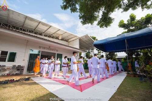 ภาพ No.39296:พิธีตัดปอยผมและปลงผมในโครงการอุปสมบท บูชาธรรมมหาปูชนียาจารย์ ประจำปี 2564 ชุดที่ 1