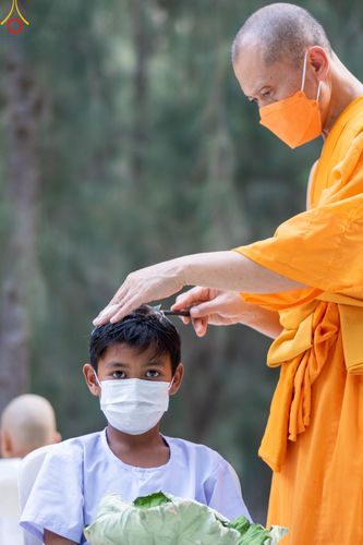 ภาพ No.44553:ประมวลภาพพิธีปลงผม โครงการบรรพชาสามเณรฟื้นฟูพระพุทธศาสนาทั่วไทย ณ อนุสรณ์สถานมหาวิหารพระมงคลเทพมุนี