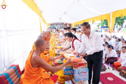 ภาพ No.48449:ประมวลภาพประธานมูลนิธิธรรมกายถวายเทียนพรรษา 43 วัด ในเขตจังหวัดไพลิน ประเทศกัมพูชา