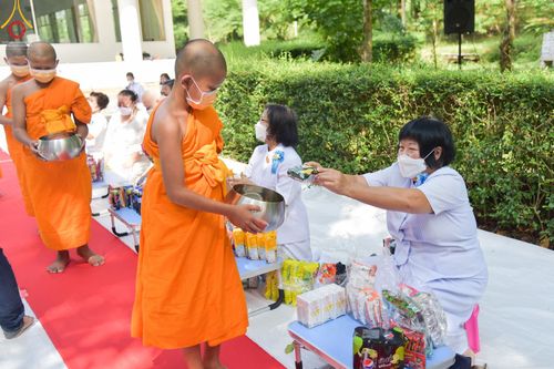 ภาพ No.46004:ประมวลภาพพิธีตักบาตร โครงการบรรพชาสามเณรฟื้นฟูพระพุทธศาสนาทั่วไทย ณ ณ ธุดงคสถานจันทปุระ