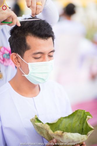 ภาพ No.39644:พิธีตัดปอยผม ปลงผม ขอขมารับผ้าไตรและพิธีบรรพชา ในโครงการอุปสมบท บูชาธรรมมหาปูชนียาจารย์ ประจำปี 2564 ชุดที่ 4
