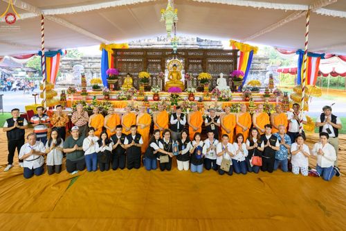 ภาพ No.46349:ประมวลภาพพิธีอัญเชิญน้ำศักดิ์สิทธิ์ จาก Umbul Jumprit Temanggung ไปยังวัดเมินดุต