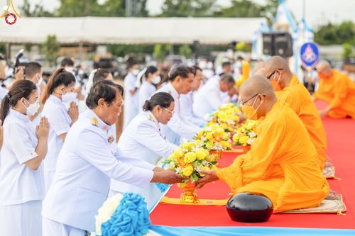 ภาพ No.49486:ประมวลภาพพิธีตักบาตรพระสงฆ์ 1,091 รูป เนื่องในวันแม่แห่งชาติ ณ ตลาดจัมโบ้ ชุดที่ 1