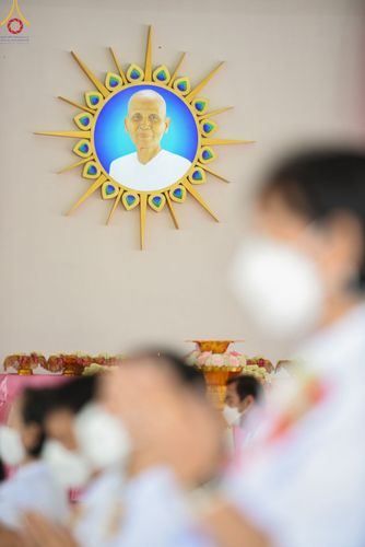 ภาพ No.51917:พิธีทอดผ้าป่าต่อเติมส่วนขยายหอฉันคุณยาย และเปิดป้ายคุณยายอาจารย์มหารัตนอุบาสิกาจันทร์ ขนนกยูง ณ ศูนย์ปฎิบัติธรรมสระบุรี