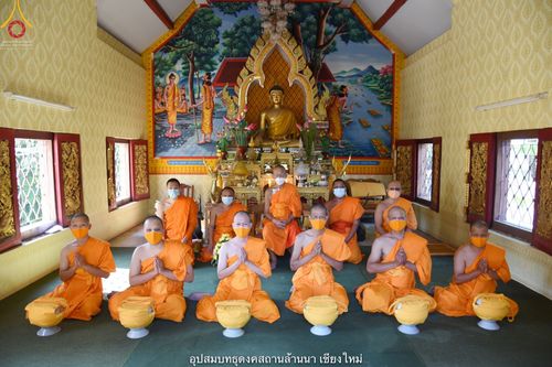 ภาพ No.40679:พิธีตัดปอยผม ปลงผม ขอขมารับผ้าไตรและพิธีบรรพชา ในโครงการอุปสมบท บูชาธรรมมหาปูชนียาจารย์ ประจำปี 2564 ชุดที่ 15
