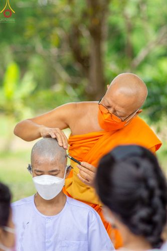 ภาพ No.43900:ประมวลภาพพิธีปลงผมธรรมทายาท โครงการบรรพชาสามเณรฟื้นฟูพระพุทธศาสนาทั่วไทย ณ ศูนย์อบรมเยาวชนนครปฐม