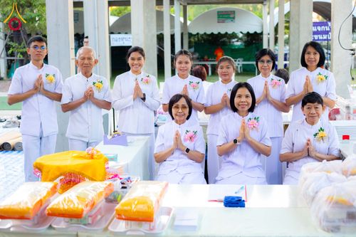 ภาพ No.288308:วันที่ 5 มกราคม พ.ศ. 2569 พิธีถวายภัตตาหารเป็นสังฆทาน แด่พระธรรมยาตรา ในโครงการธรรมยาตรา กตัญญูบูชา มหาปูชนียาจารย์ พระมงคลเทพมุนี(สด จนฺทสโร) พระผู้ปราบมาร อนุสรณ์สถาน 7 แห่ง ปีที่ 14 ณ อนุสรณ์สถานมหาวิหารพระมงคลเทพมุนี (โลตัสแลนด์) อ.สองพี่น้อง จ.สุพรร