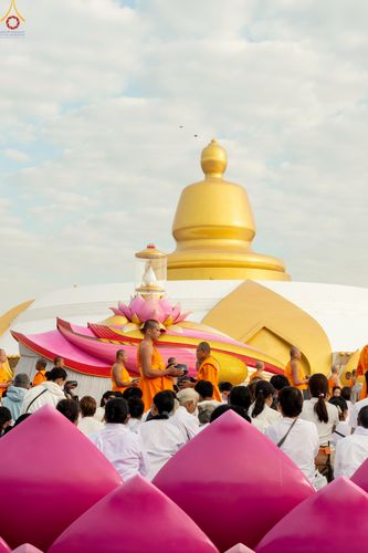 ภาพ No.302641:วันที่ 24 มกราคม พ.ศ. 2569 พิธีตักบาตรพระธรรมยาตรา(ภาพชุดที่ 2) ณ อนุสรณ์สถานลำดับที่ 5 สถานที่เผยแผ่วิชชาธรรมกายครั้งแรก อนุสรณ์สถานบางปลา วัดบางปลา อำเภอบางเลน จังหวัดนครปฐม ในโครงการธรรมยาตรา กตัญญูบูชา มหาปูชนียาจารย์ พระมงคลเทพมุนี(สด จนฺทสโร) พระผู